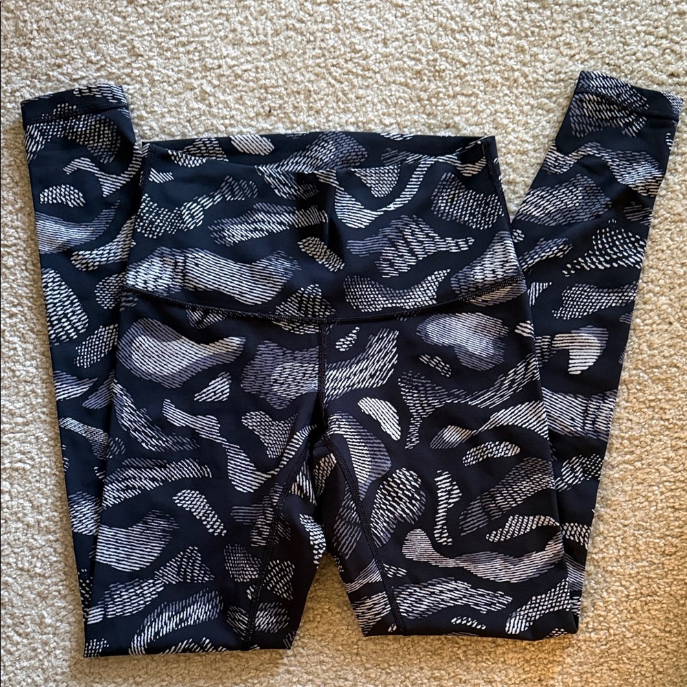 Stylish Black and Gray Lululemon Leggings